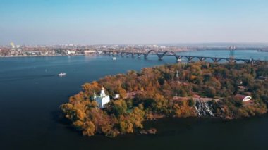 Dnipro, Kiev. Nehrin karşısındaki Kiev Köprüsü