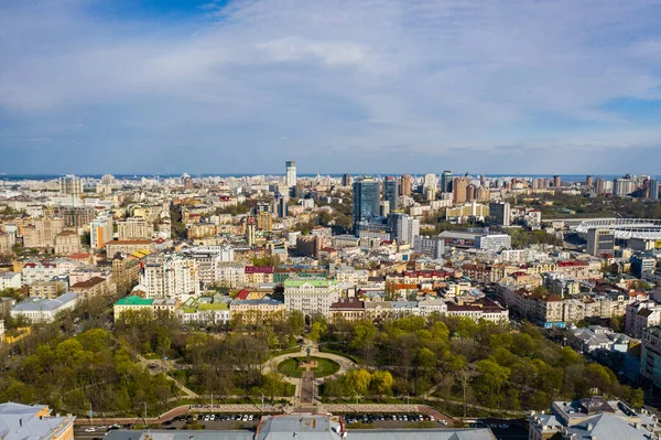 Киев. Україна. 18 квітня 2019. Пам'ятник Тарасу Шевченку. Вид з повітря. — стокове фото