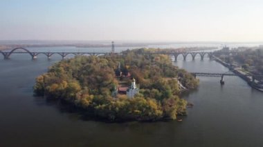Dnipro, Kiev. Nehrin karşısındaki Kiev Köprüsü