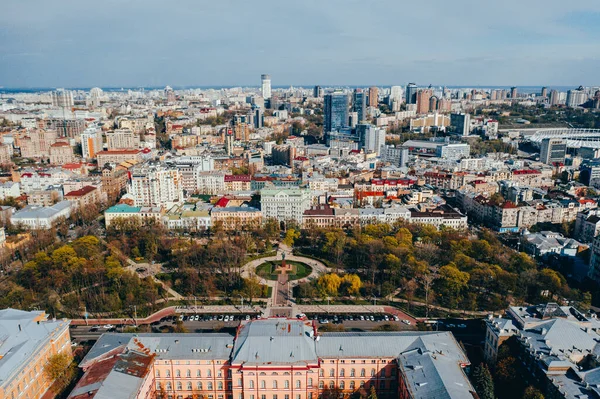 Киев. Україна. 18 квітня 2019. Пам'ятник Тарасу Шевченку. Вид з повітря. — стокове фото