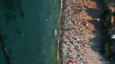 Sahildeki İnsanlar 'ın Hava Görüntüsü
