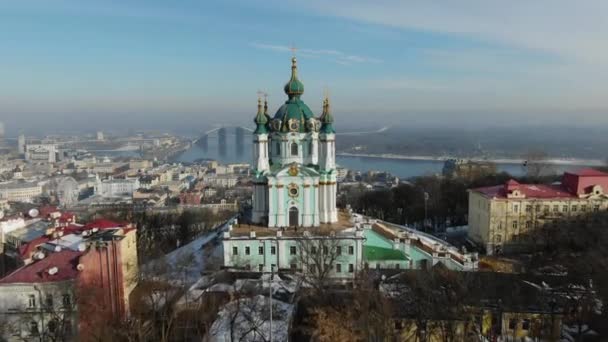 Volano aereo della chiesa di Sant'Andrews. — Video Stock