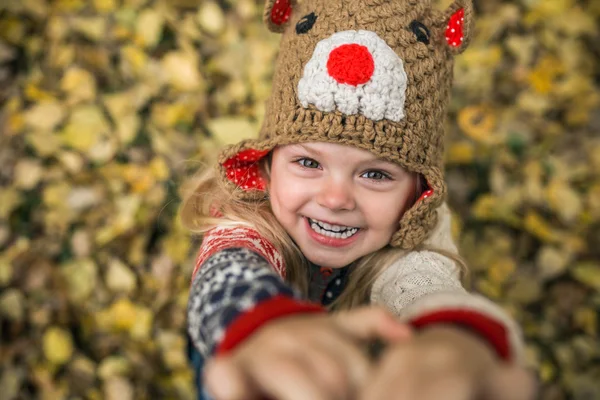 Daugher sorriso na câmera — Fotografia de Stock