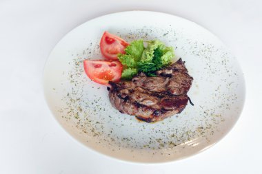 Taze pişmiş biftek sosu ve soğan ile