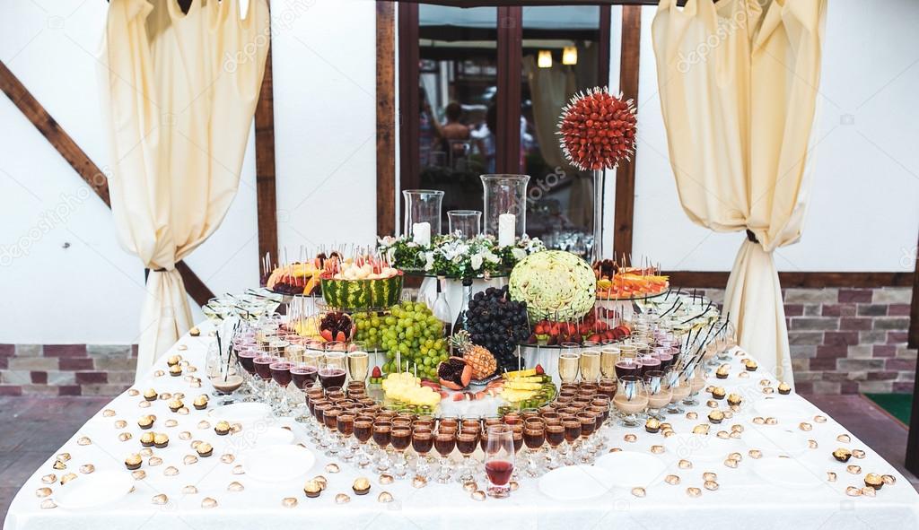 Rich buffet, whiskey, bourbon, champagne, wine and fruit.