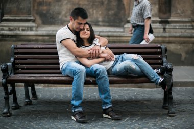 Çiftler şehirde iyi eğlenceler.