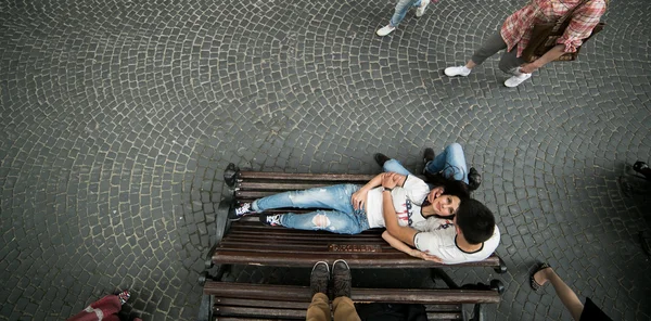 Couple have fun in the city — Stock Photo, Image