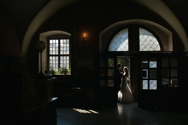 The bride and groom in a cozy house, photo taken with natural li — Stock Photo, Image