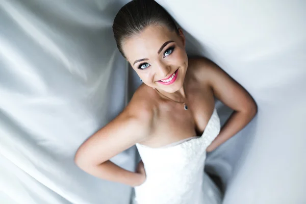 Beautiful bride posing — Stock Photo, Image