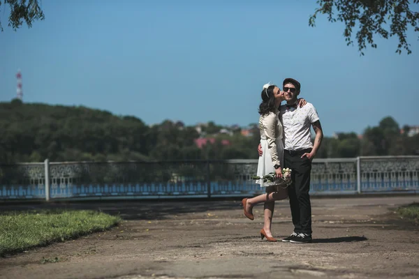 Schönes Paar im Park — Stockfoto