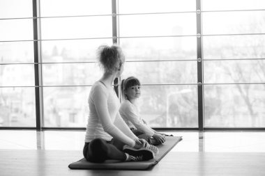 Yoga yapmak farklı yaştan kızlar