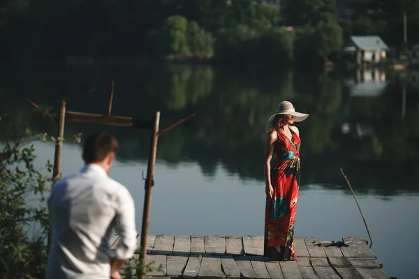 Beautiful Couple by the lake — Stock Photo, Image