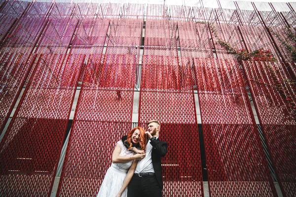 Wedding couple in a futuristic building — Stock Photo, Image