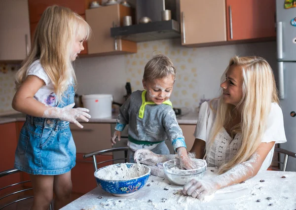 Mather with kids — Stock Photo, Image