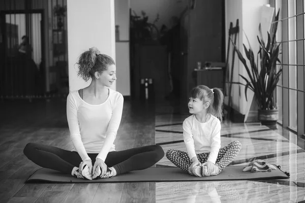 Charming family spends time in the gym — Stock Photo, Image