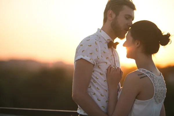 Belo casal na cidade — Fotografia de Stock