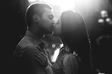 Çiftler şehirde iyi eğlenceler.