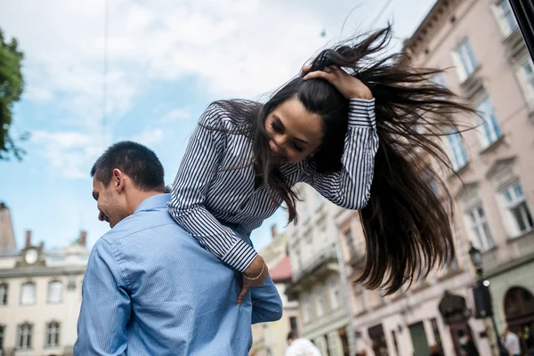 Bella coppia in città — Foto Stock