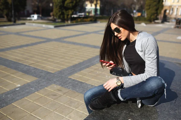 Hermosa chica en la ciudad —  Fotos de Stock