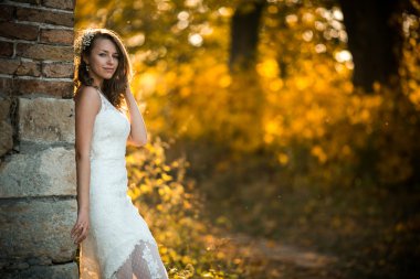 güzel bir kadın kılığında