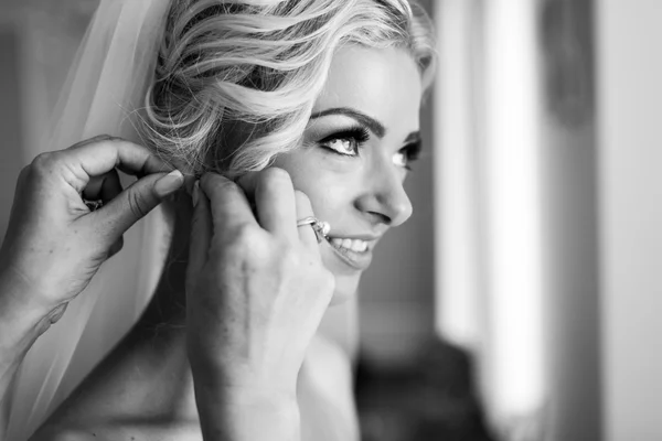 Adorable bride preparation — Stock Photo, Image