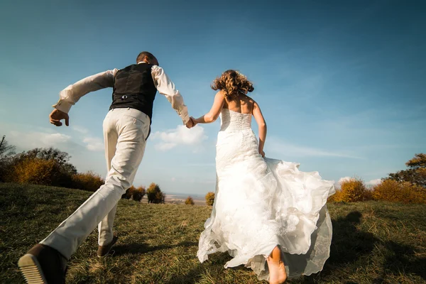 Hermosa pareja divirtiéndose — Foto de Stock