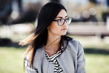 Güzel model bardaklarda çit oturmak