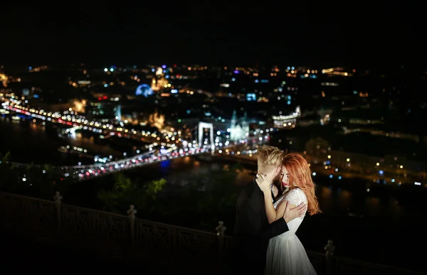 Lovely bride and groom — Stock Photo, Image