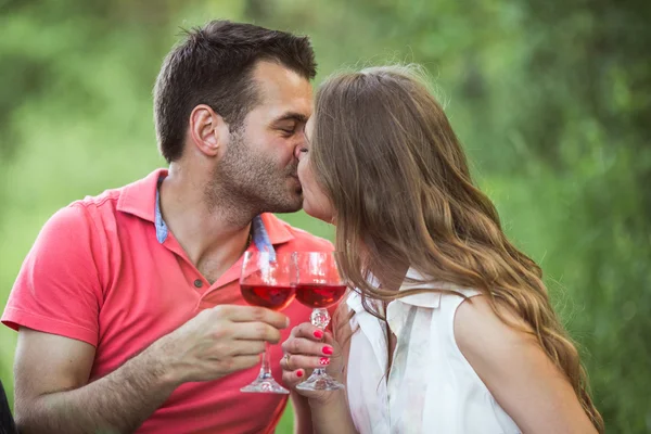 Couple on a picnik — Stock Photo, Image