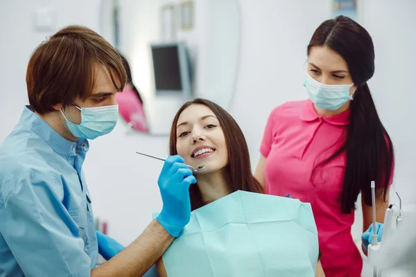 The girl on reception at the dentist — Stock Photo, Image