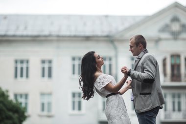 Genç çift having a büyük zaman