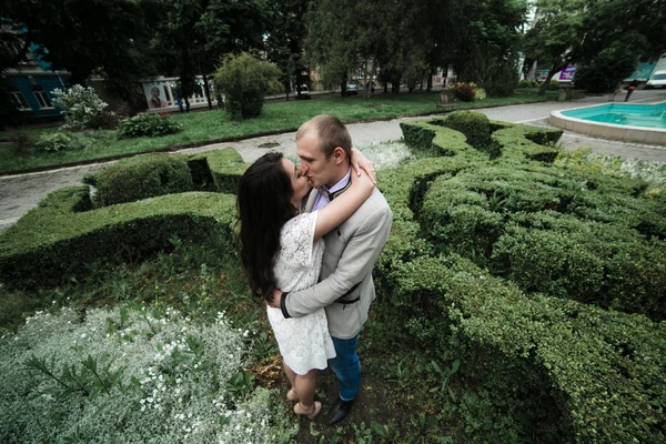 Jeune couple passer un bon moment — Photo