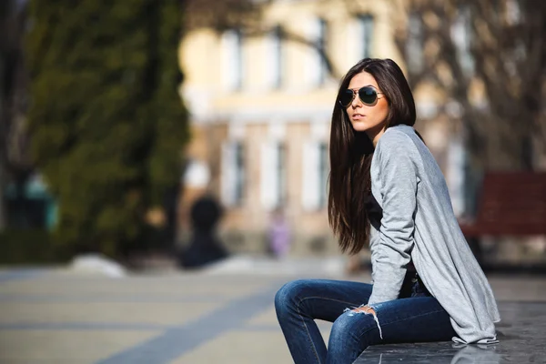 Girl in the city — Stock Photo, Image