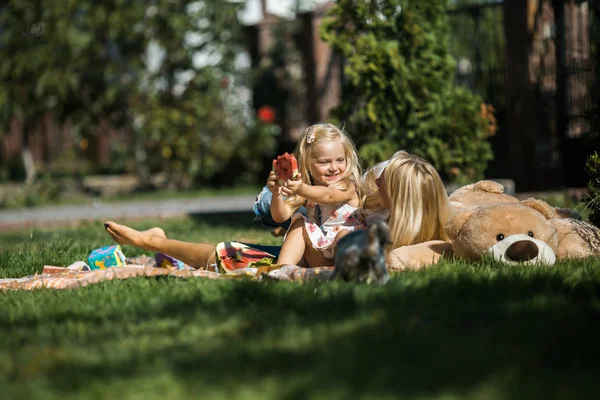 Mother with kids — Stock Photo, Image