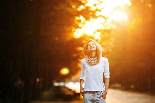 gün batımı ışık güzel kız