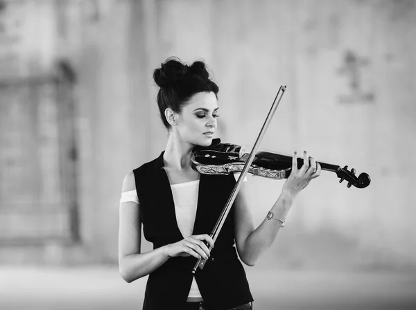 Beautiful girl with violin posing — Stock Photo, Image