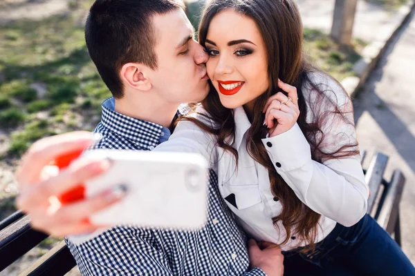 Beautiful young couple — Stock Photo, Image