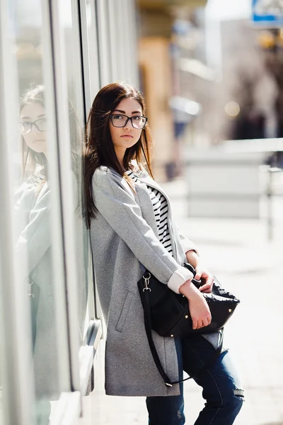 Vacker modell på shopping — Stockfoto