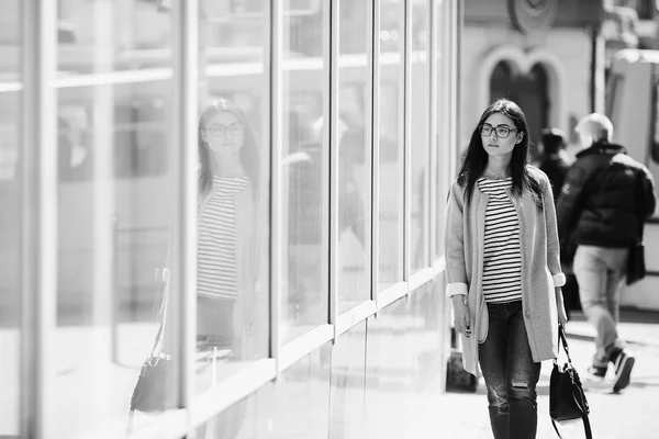 Modelo bonito em compras — Fotografia de Stock