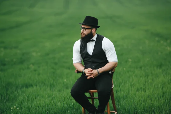 Hombre con barba —  Fotos de Stock