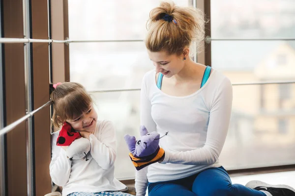 Mother and daughter playing with toys in the gym — Stock Photo, Image