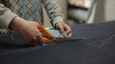 makas ile kız kot kesim