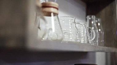 Vintage şişesi hasıraltı üzerinden alır
