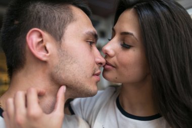 Çiftler şehirde iyi eğlenceler.