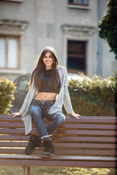 Chica en la ciudad —  Fotos de Stock