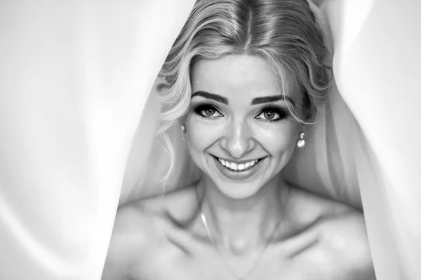 Beautiful bride — Stock Photo, Image