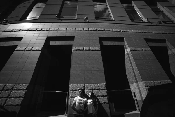 Couple have fun in the city — Stock Photo, Image