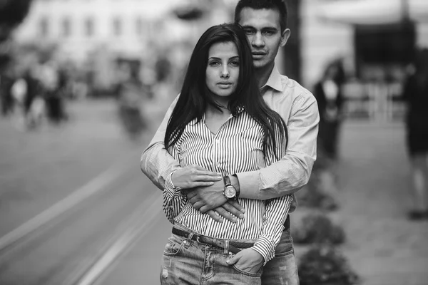 Pareja en la ciudad —  Fotos de Stock