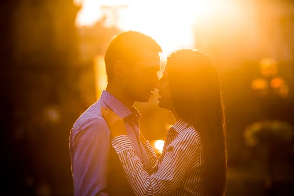 Casal se divertir na cidade — Fotografia de Stock