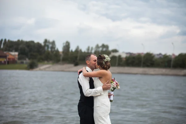 Pareja en muelle — Foto de Stock